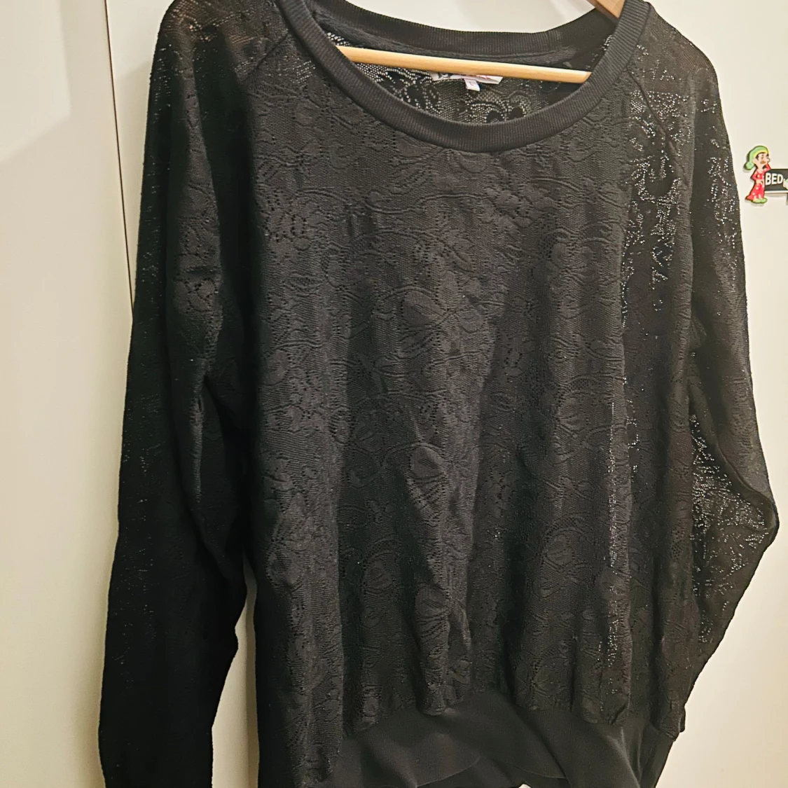 Svart spetsmönstrad tröja från Instinct