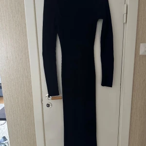 Klänning - Perfekt nu till jul Använd en gång Från Gina Minns en nypris men nu  299kr