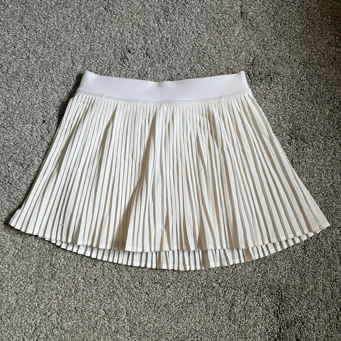 Vit plisserad kjol från Lululemon🧘🏼‍♀️🛁