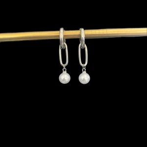 Örhängen - Ett par kostar 119kr. Köp ett örhänge för 65kr❤️