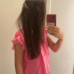Rosa topp - Supersöt rosa topp som är använd max 1 gång❤️❤️sitter som en S-XS