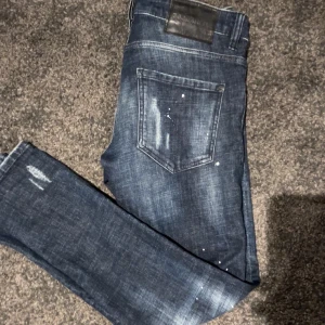 Dsquared jeans - Fräscha Dsquared jeans med bra kvalitet, skriv vid frågor  Mvh, VL closet