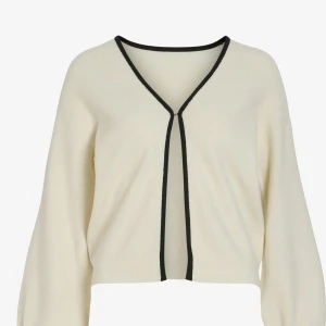 Vila kofta  - Säljer min kofta från vila . Vid intresse skriv privat 💗vit/beige