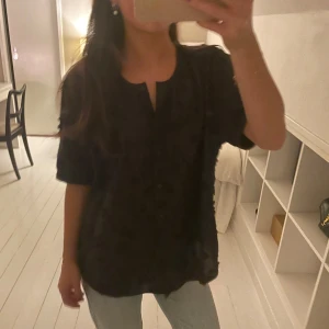 And orher storis blus  - Sååå gullig, använd 1 gång🌸🌸🌸🌸