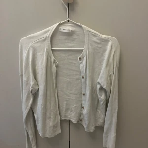 Kofta - Fin kofta som är skön och snygg skulle säga den passar dne storlek xs-s