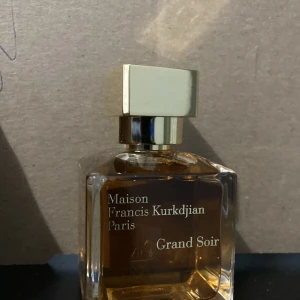 Madison Francis grand soir  - Hej! Vi är ett nyöppnat företag som säljer massor av exklusiva nisch parfymer. Vi har den välkända Maison Francis Grand soir till salu.  Hör av er vid intresse!!  Checka gärna in vår profil för andra exklusiva parfymer