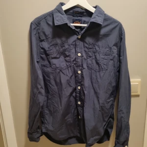 Superdry skjorta - Tvär snygg superdry skjorta, använd en gång, 10/10 skick, ny pris 900
