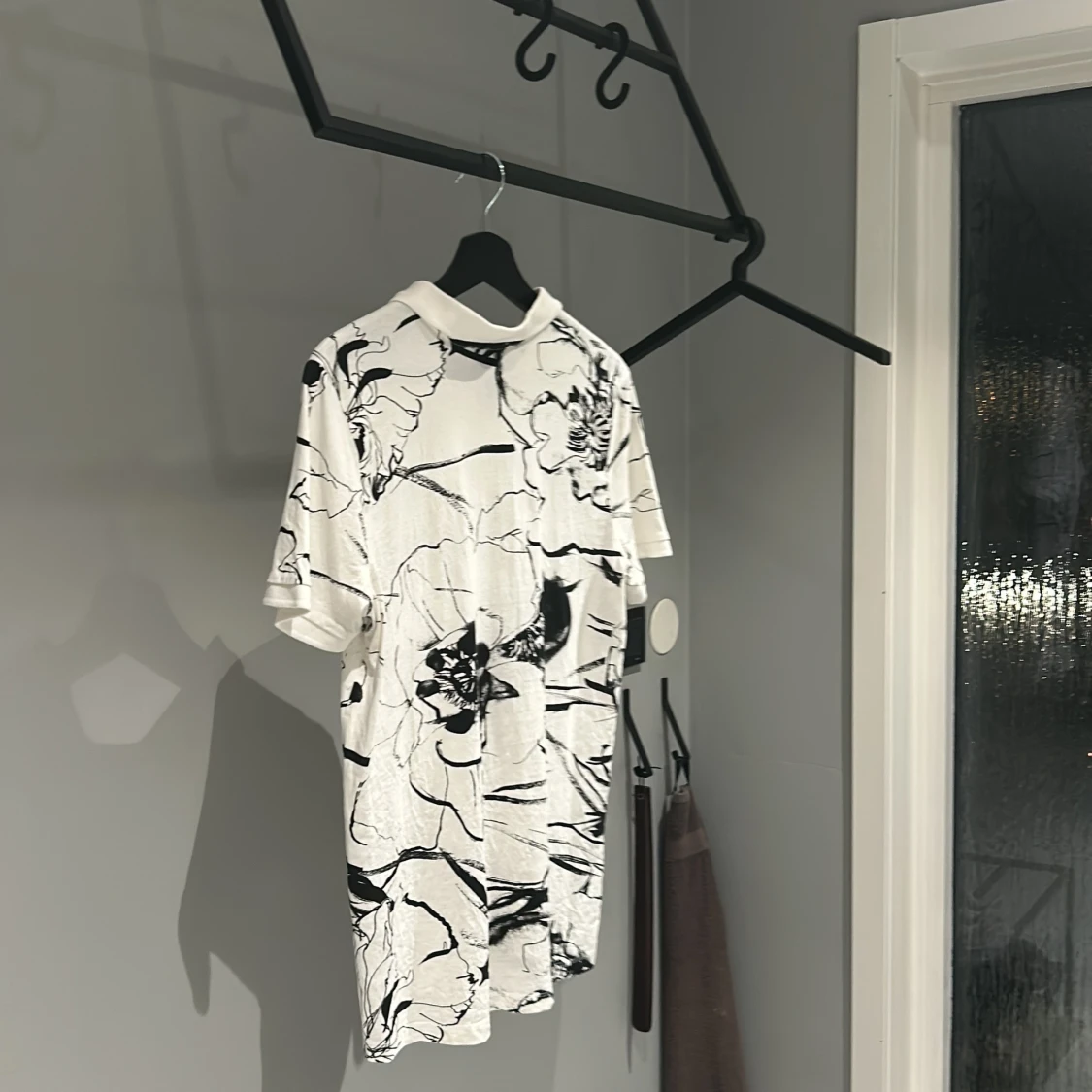 Vit och svart pikétröja från H&M - 91