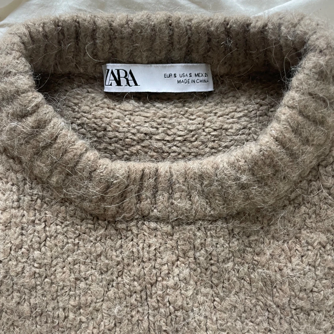 Brun stickad tröja från Zara - 90