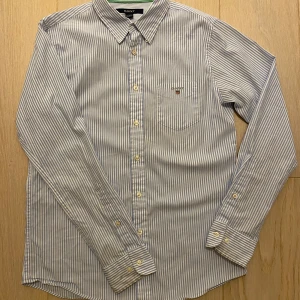 Gant skjorta - Tjena! Säljer nu en riktigt fet Gant skjorta i storlek S🤩 Skjortan passar för de som är ca 165📏 Vid funderingar är det bara att skriva💬💭