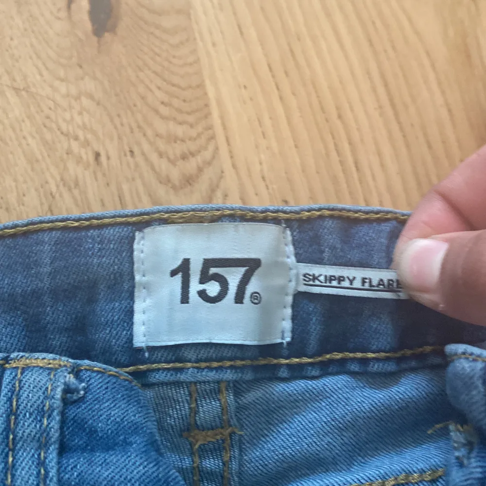 storlek 160 ,sitter på bra,väldigt bra skick och är utsvängda. Jeans & Byxor.