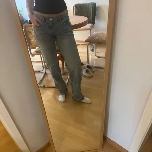 Low waist jeans - Från Gina tricot. Använda fåtal gånger. 
