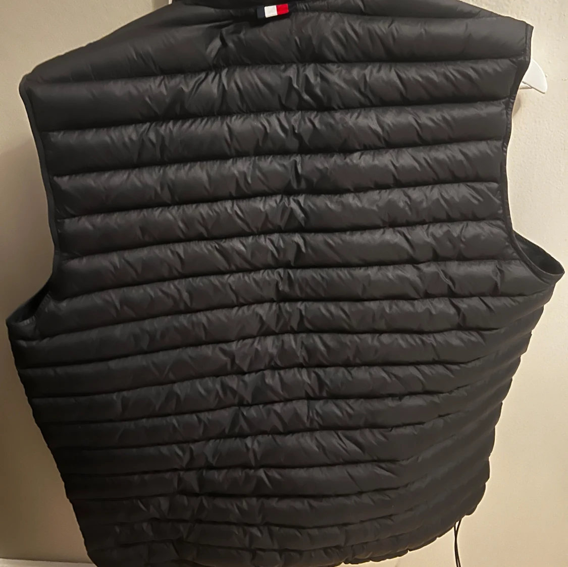 Svart dunväst från Tommy Hilfiger - 90