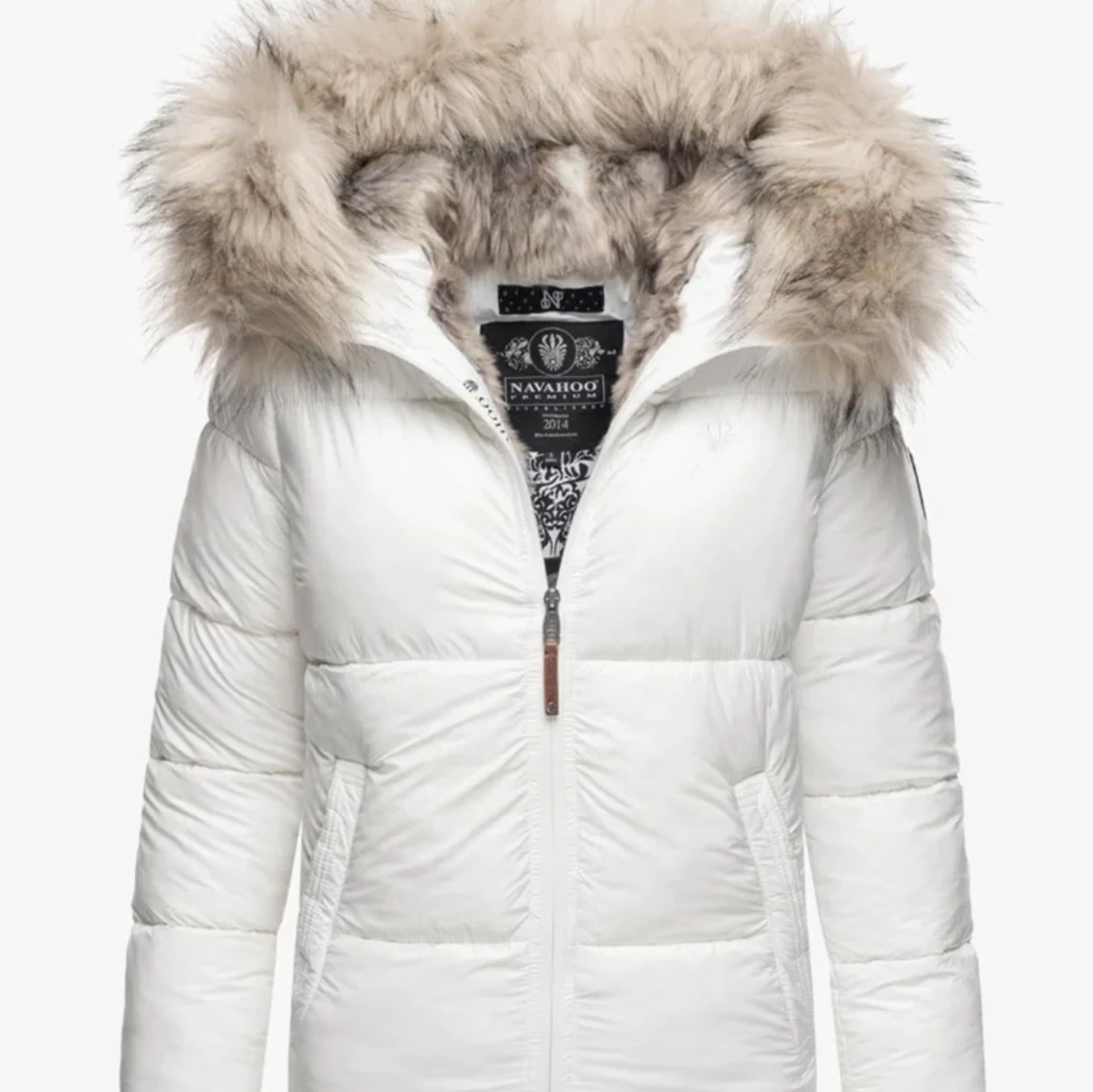 Vit pufferjacka med pälsdetaljer från Navahoo - 90