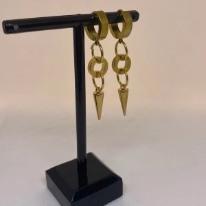 Big ring earrings (korta)💫 - Handgjorda örhängen av rostfritt stål😊🤍Pris: 1 st (65kr) 2 st (130kr)