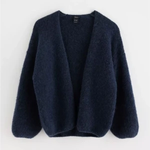 Marinblå kofta  - Marinblå kofta från Lindex i strl M/L, slutsåld från hemsidan och i nyskick💕