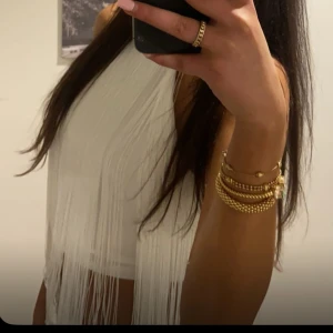 Vit fransig topp - Snygg vit topp med fransdetaljer🤍🤍🤍🫶🏽