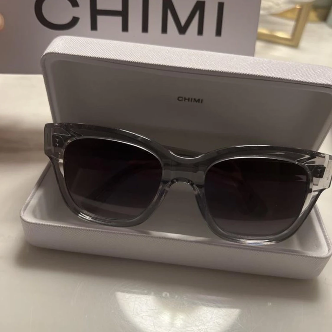 Grå solglasögon från Chimi 07
