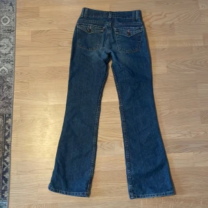 Lowwaist bootcut jeans  - Säljer dessa jätte coola jeans från h&m, de är lowwaist och bootcut. Dr har även väldigt fina fickor!✨