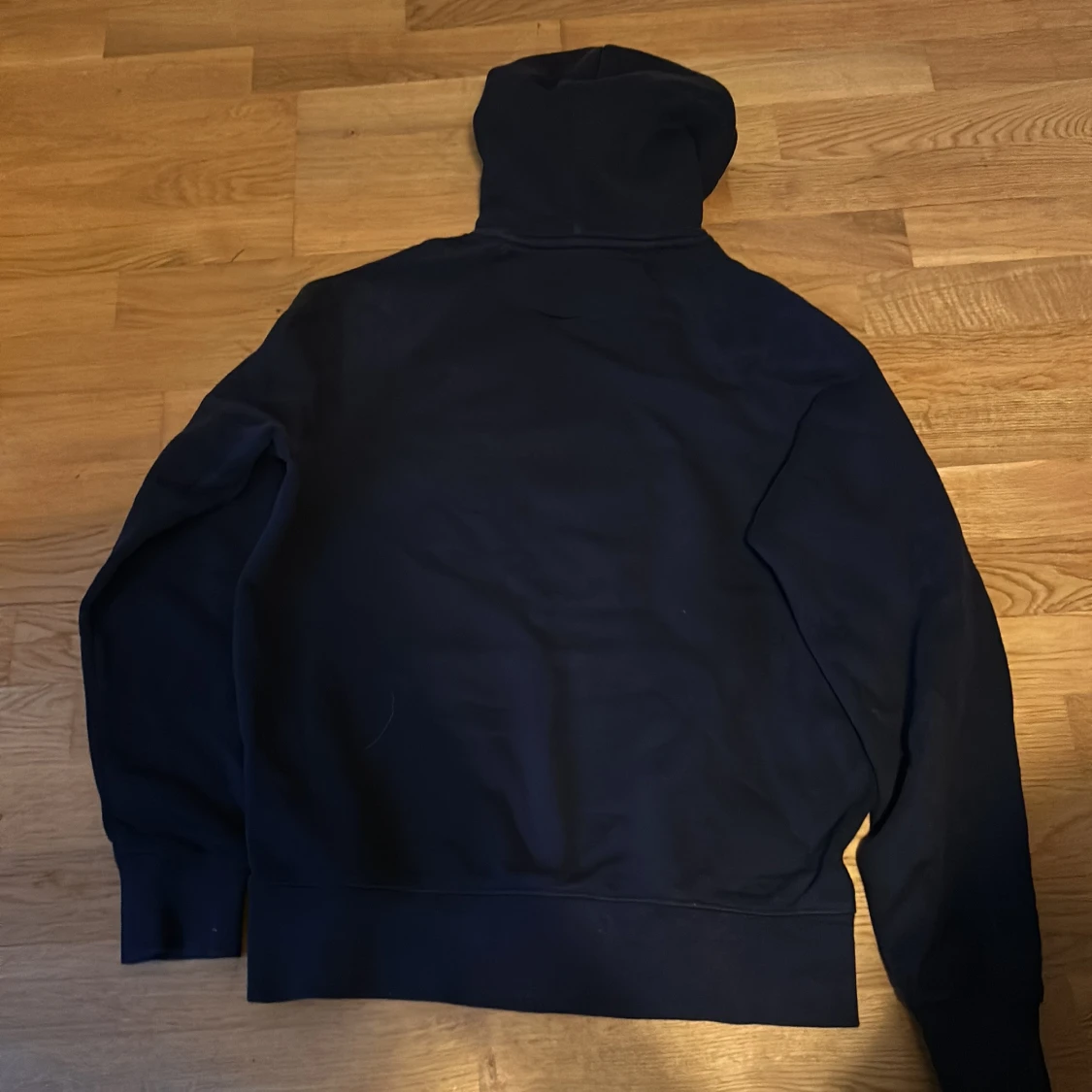 Svart hoodie från Gant - 91
