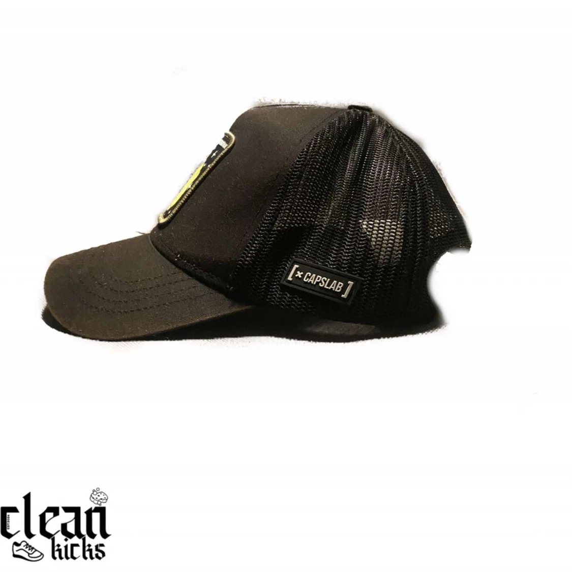 Svart keps med broderad patch - 1