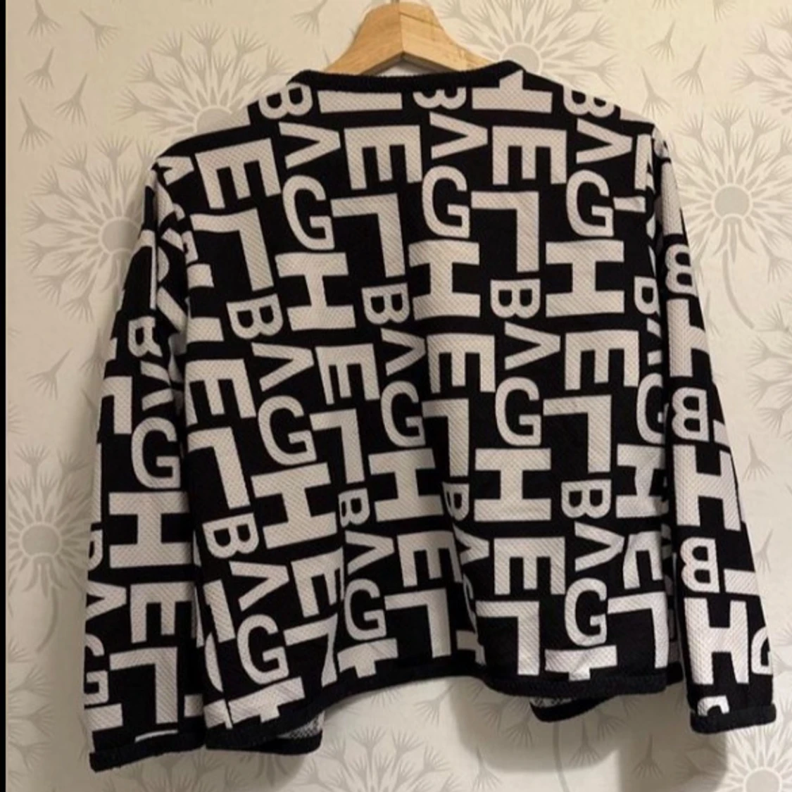 Svart och vit mönstrad jacka - 1