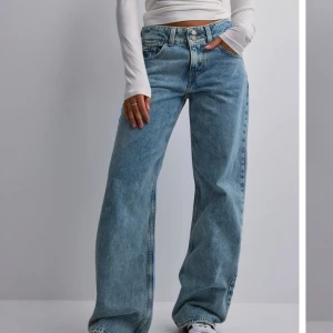  Levis w.26 - Levis jeans i fint skick! Slutsålda på de flesta sidor i denna färg. W.26 + L32