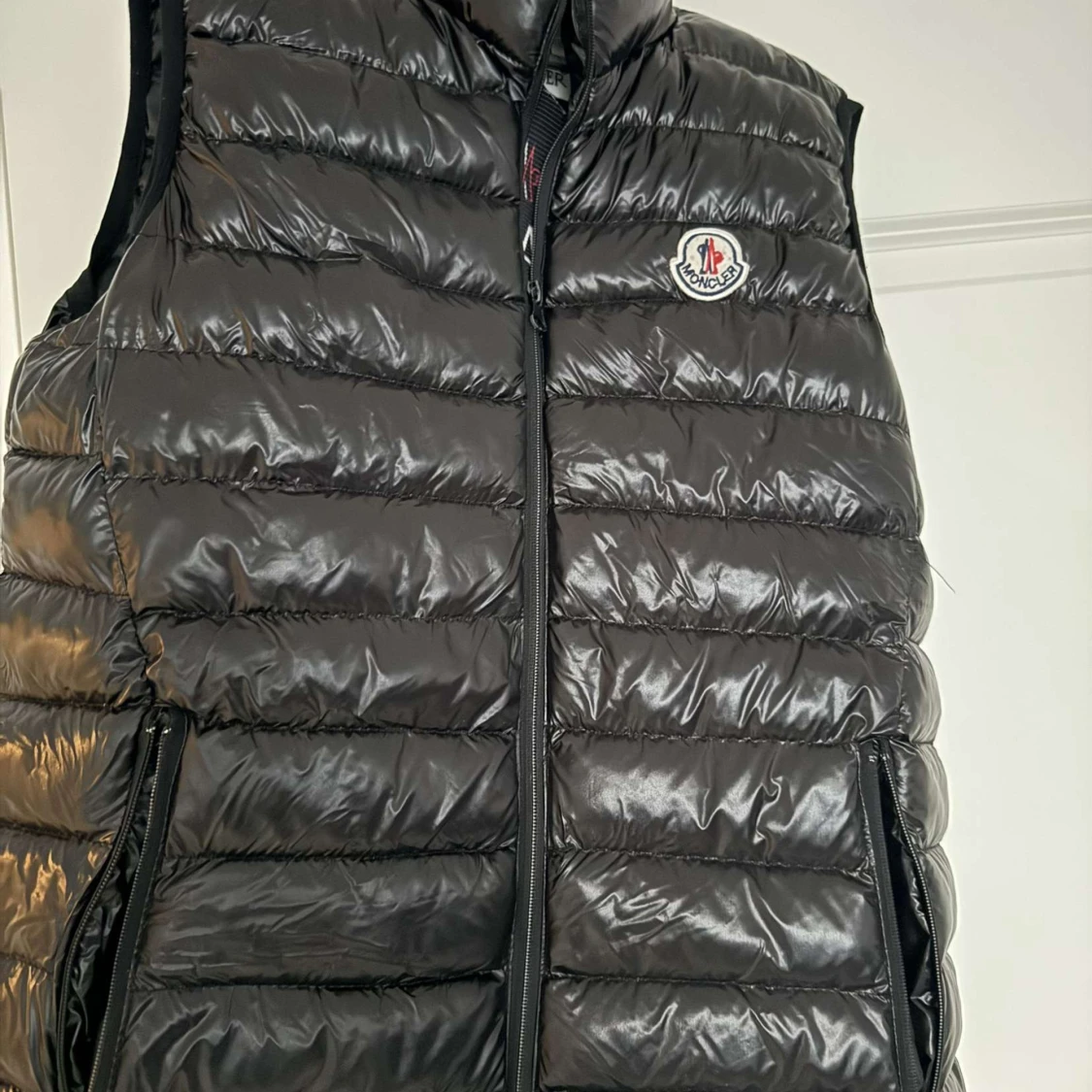 Svart dunväst från Moncler