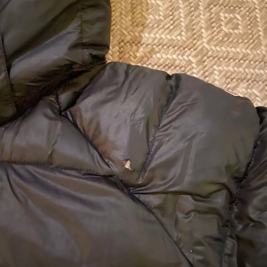 Svart dunjacka från Peak Performance - 90