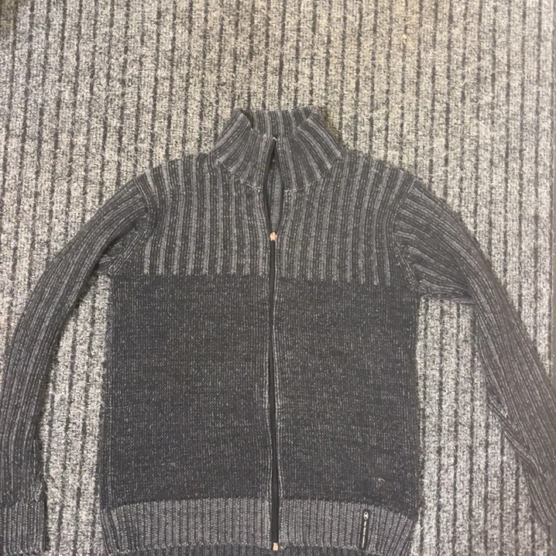 Grå stickad kofta från Tom Tailor