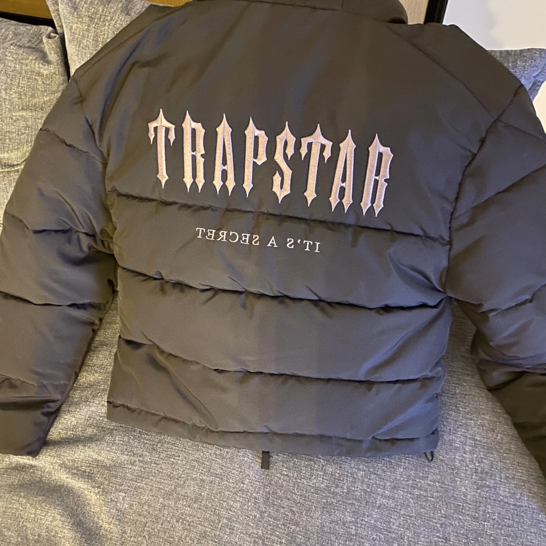 Svart trapstar pufferjacka