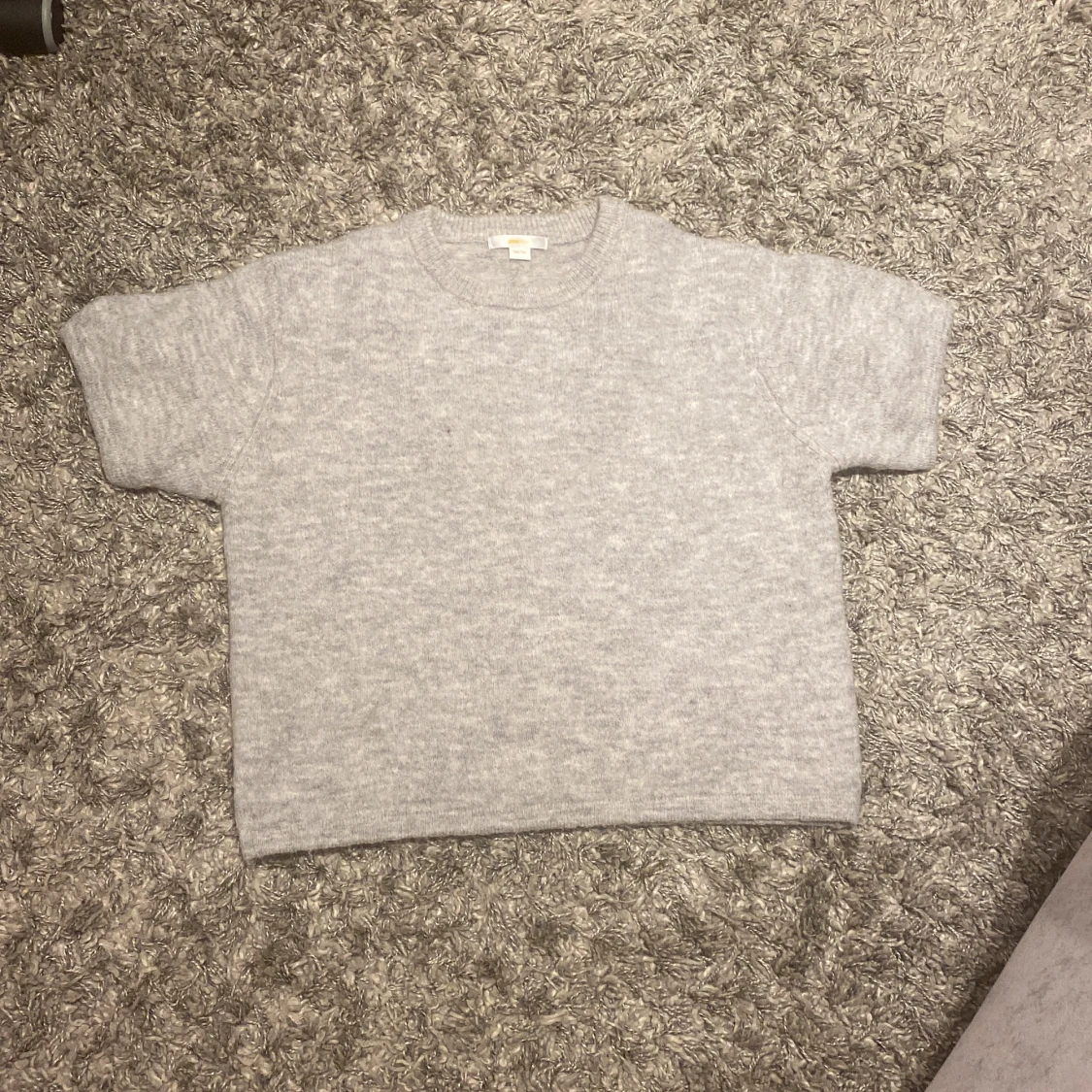 Grå stickad tröja från Gina Tricot