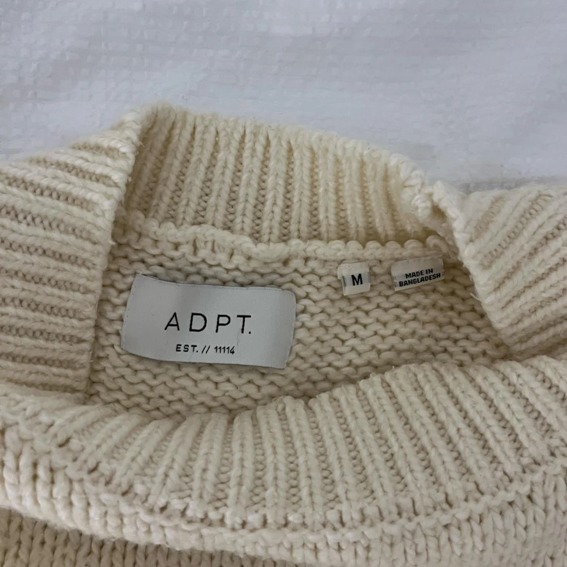 Beige stickad tröja från ADPT - 91