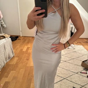 Grå bal klänning - Grå bal klänning i storlek s