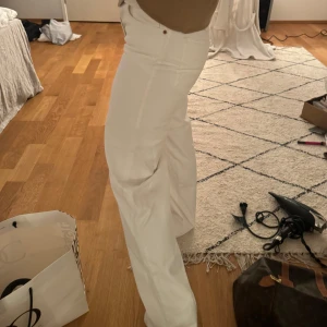 Vita raka jeans - Vita raka jeans från zara storlek 38