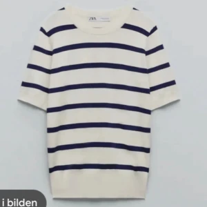 Randig tröja från Zara - stickad randig tröja från zara,säljer då den inte används!❤️