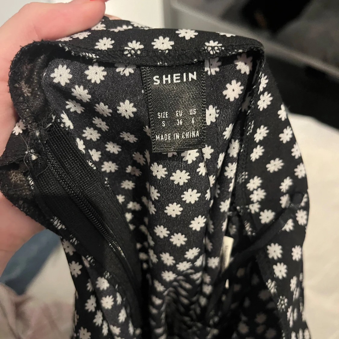 Svart blommig kjol från Shein - 91