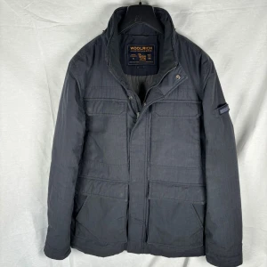 Woolrich field jacka - Woolrich field jacka, storlek M, skick 9/10, pris 1999kr. Hör av er vid frågor eller funderingar.