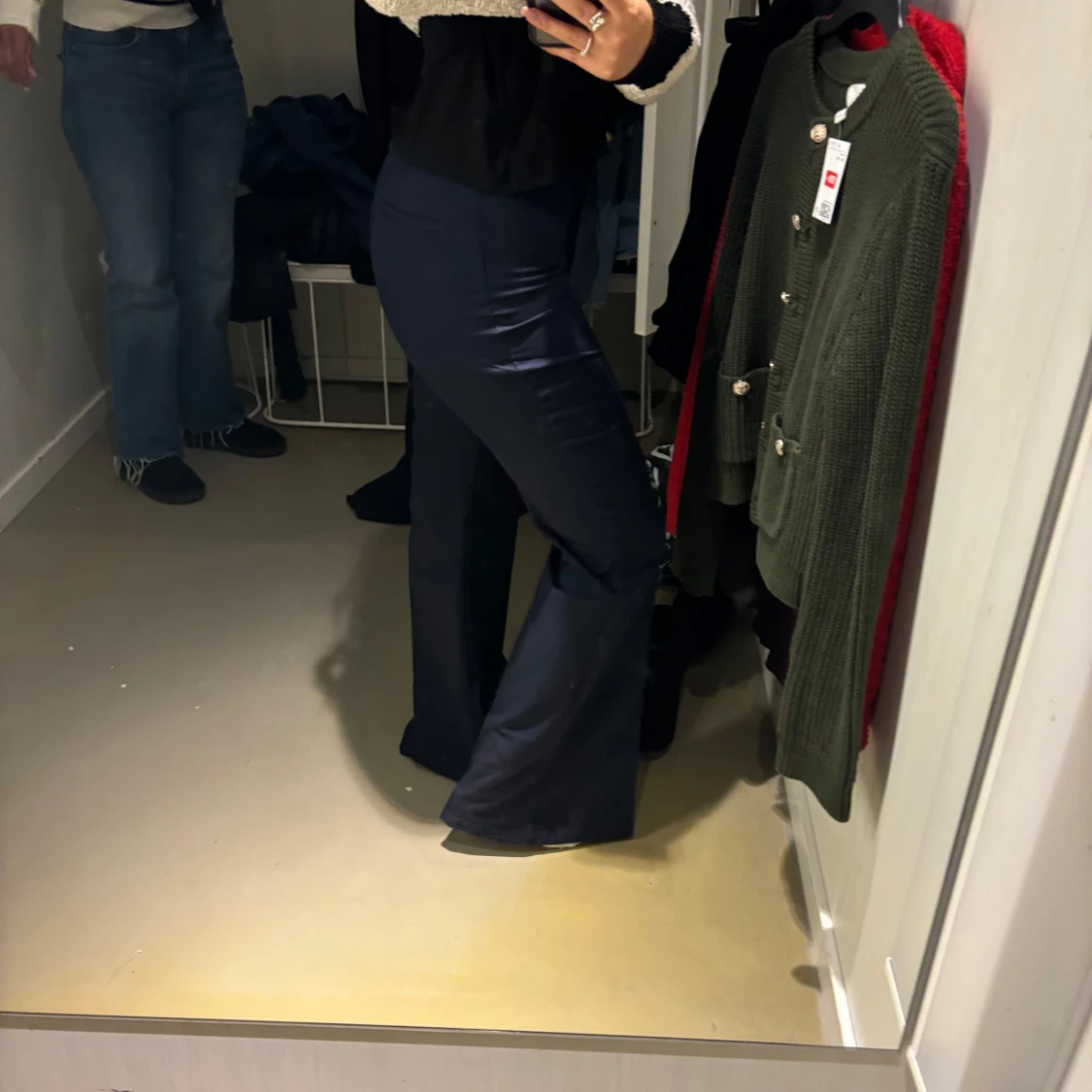 Mörkblå bootcut kostymbyxorbyxor - 92