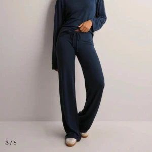 Nelly byxor - Populära byxorna från Nelly till ett billigare pris🖤🖤aldrig använda!