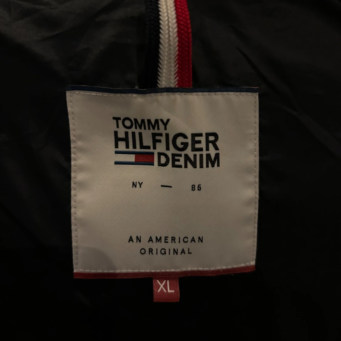 Svart dunjacka från Tommy Hilfiger - 92
