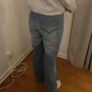 Jeans  - Midwaist jeans från Kappahl. Finns tecken på användning längst ner bak vid hälen då de har varit lite för långa på mig. Säljer de nu då de inte riktigt passar mig längre tyvärr. ❤️Skriv om ni har frågor eller vill ha fler bilder❤️
