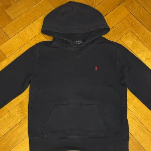 Polo hoodie - Polo ralph lauren hoodie| storlek 14-16 år| fint skick inga defekter🍾🍾🍾🍾🍾