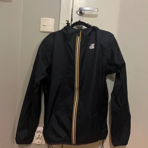 k-way jacka  - Vind och vattentät använd några gånger men inga tecken på användning 