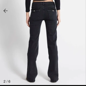 Svarta bootcut jeans 90s - Storlek M men passar som S jätte snygga 