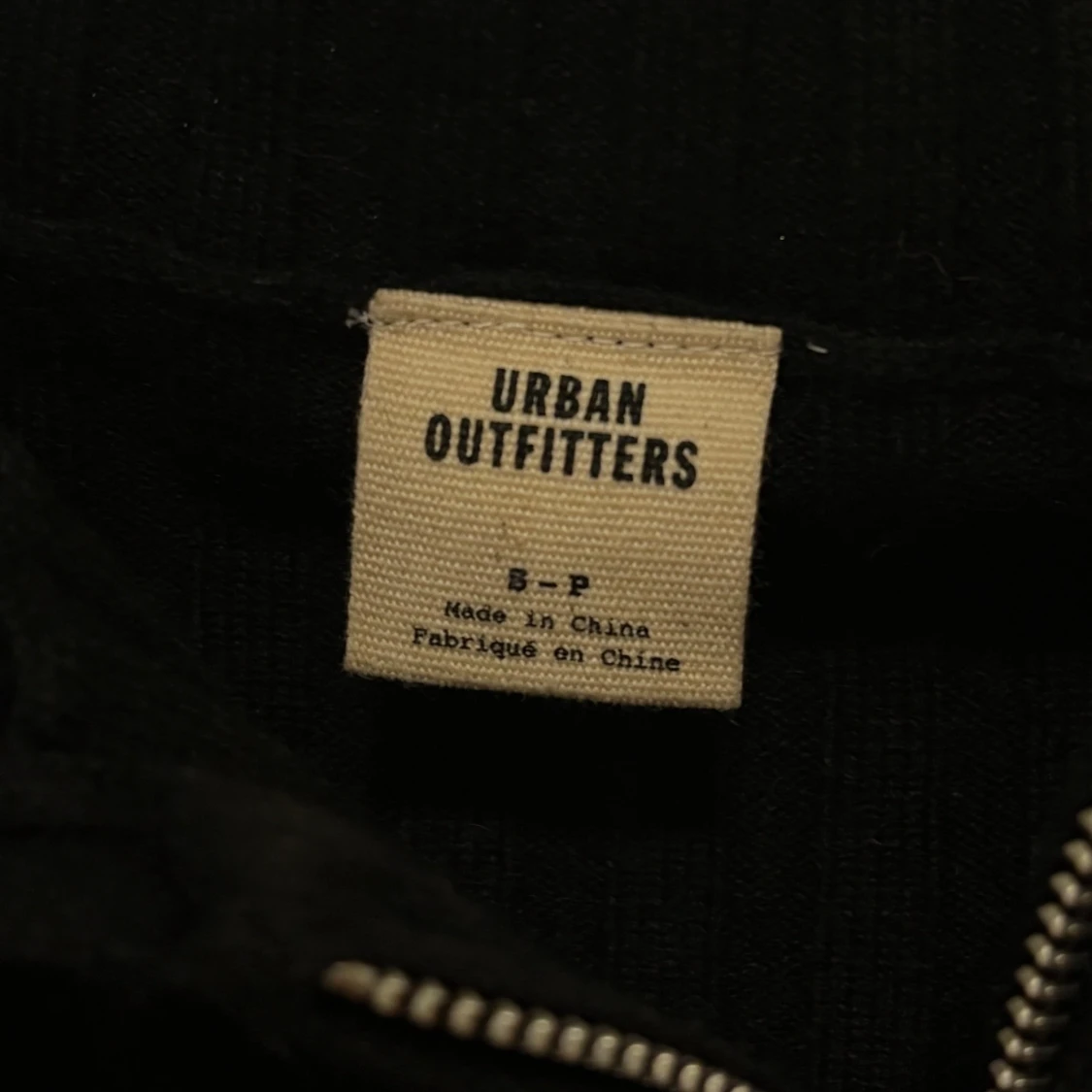 svart ribbad tröja  - 2