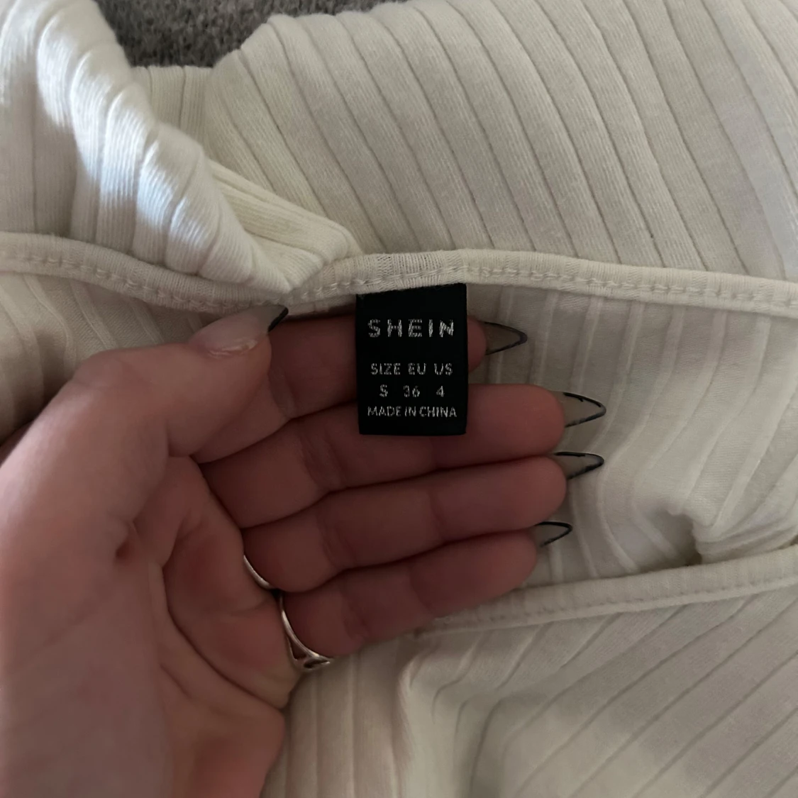 Vit ribbad linnetopp från Shein - 2