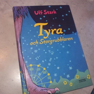 Bok  - Boken 'Tyra och Storgrubblaren' av Ulf Stark är en spännande och filosofisk berättelse om Tyra. Med illustrationer av Olof Landström, tar den med läsaren på ett äventyr till planeten Klotet. Perfekt för högläsning eller att läsa själv.