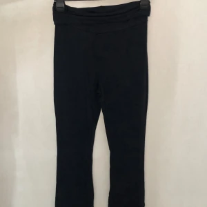 Marinblåa leggings från 157 - ❗️TAR ENDAST EMOT SWISH, skriv t mig vid köp ❗️Snygga marinblå leggings från 157 i storlek S. De är väldigt långa på mig som är 156cm lång. Använd fåtal gånger. 🤍