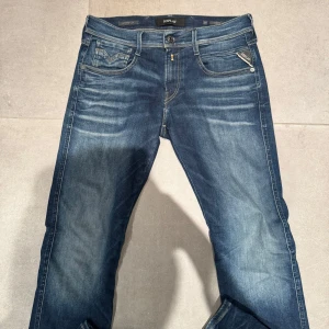 Replay Anbass Jeans Hyperflex 29 - Replay Anbass Jeans sällan använt bra skick. Storlek slim fit 29